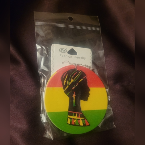 Afrocentric Wooden African Woman Earrings - Picture 2 of 4